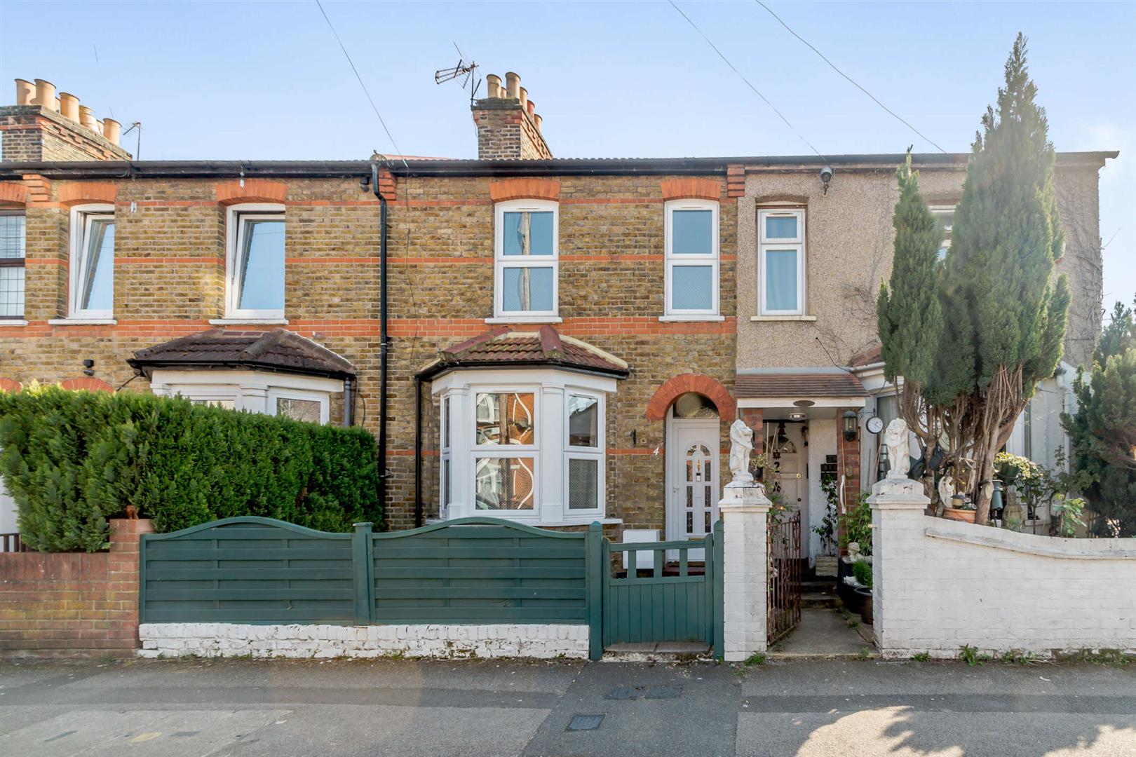 3 bedroom House Terraced for sale in Bellclose Road, West Drayton