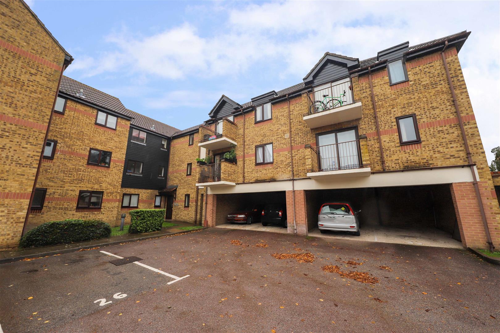 1 bedroom Apartment for sale in Bentinck Road, Yiewsley, West Drayton