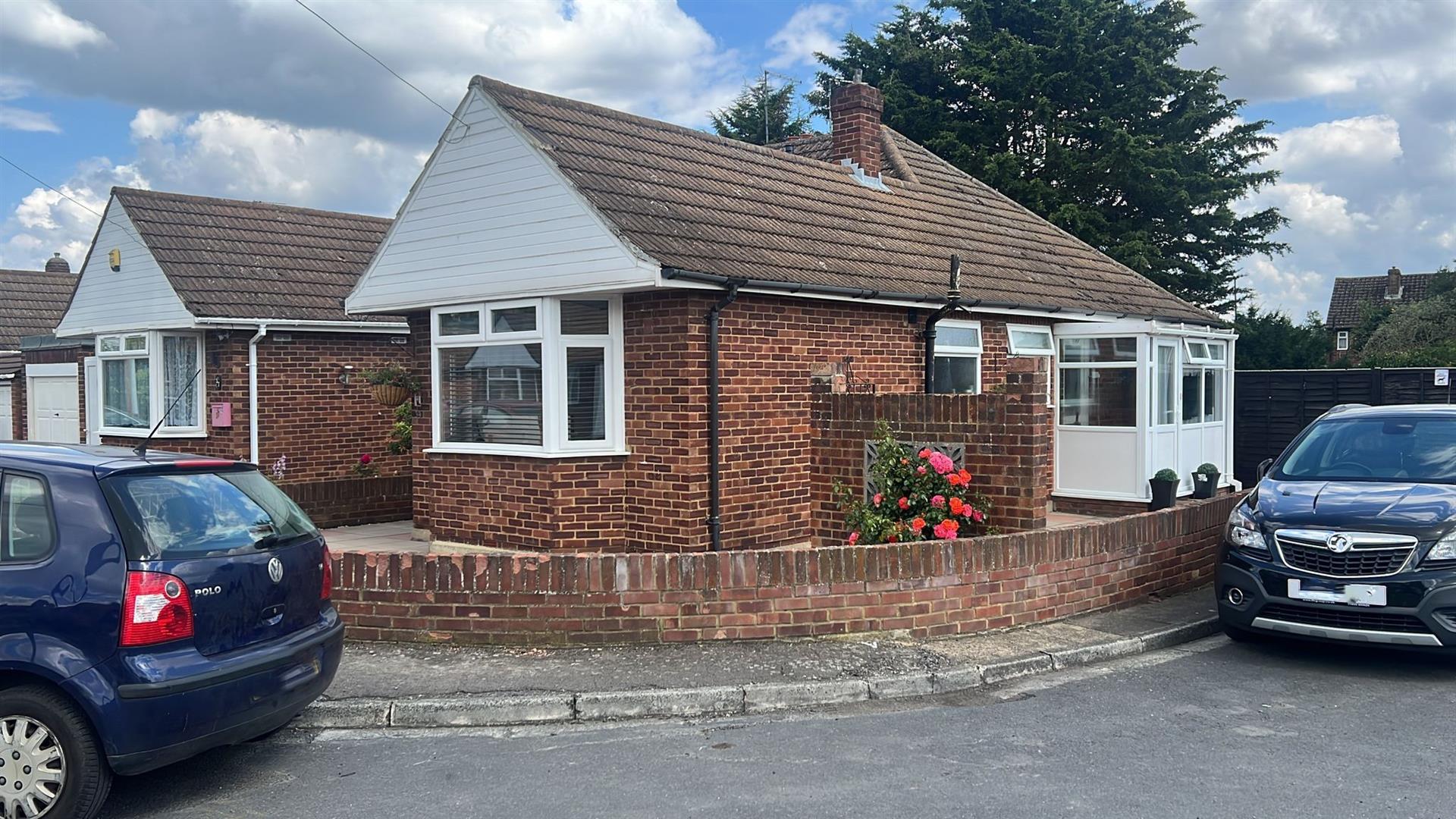 2 bedroom Bungalow Semi Detached for sale in Cambridge Close