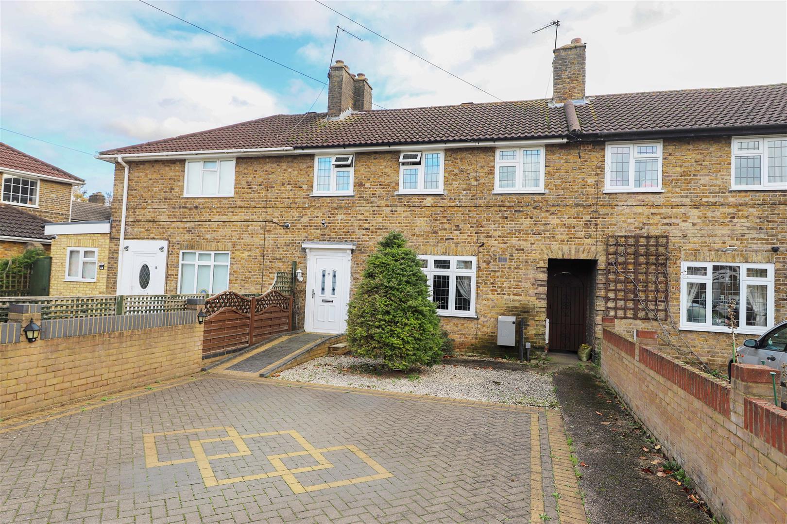 2 bedroom House for sale in Castle Avenue, West Drayton Cameron
