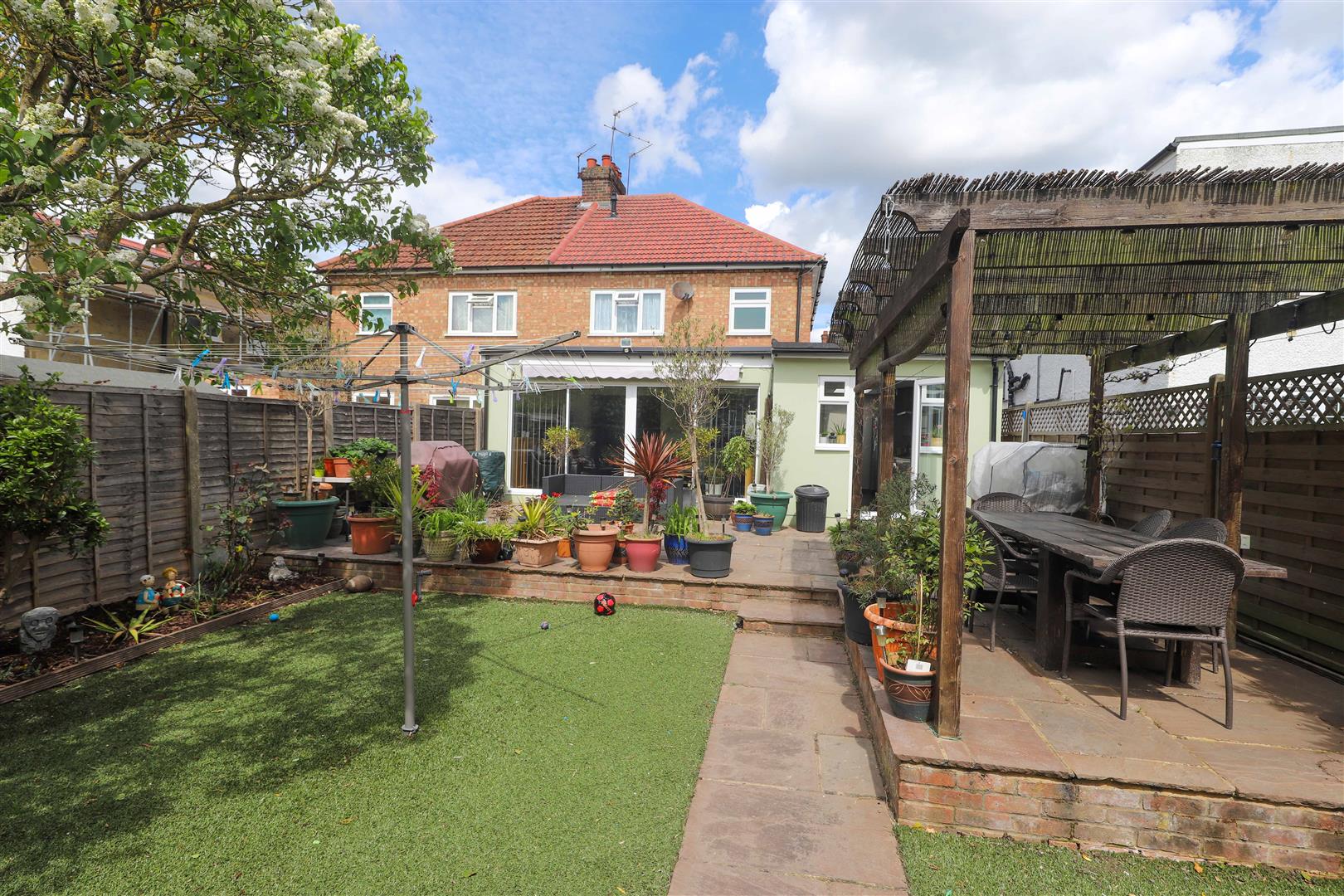 4 bedroom House SemiDetached for sale in Clammas Way, Cowley