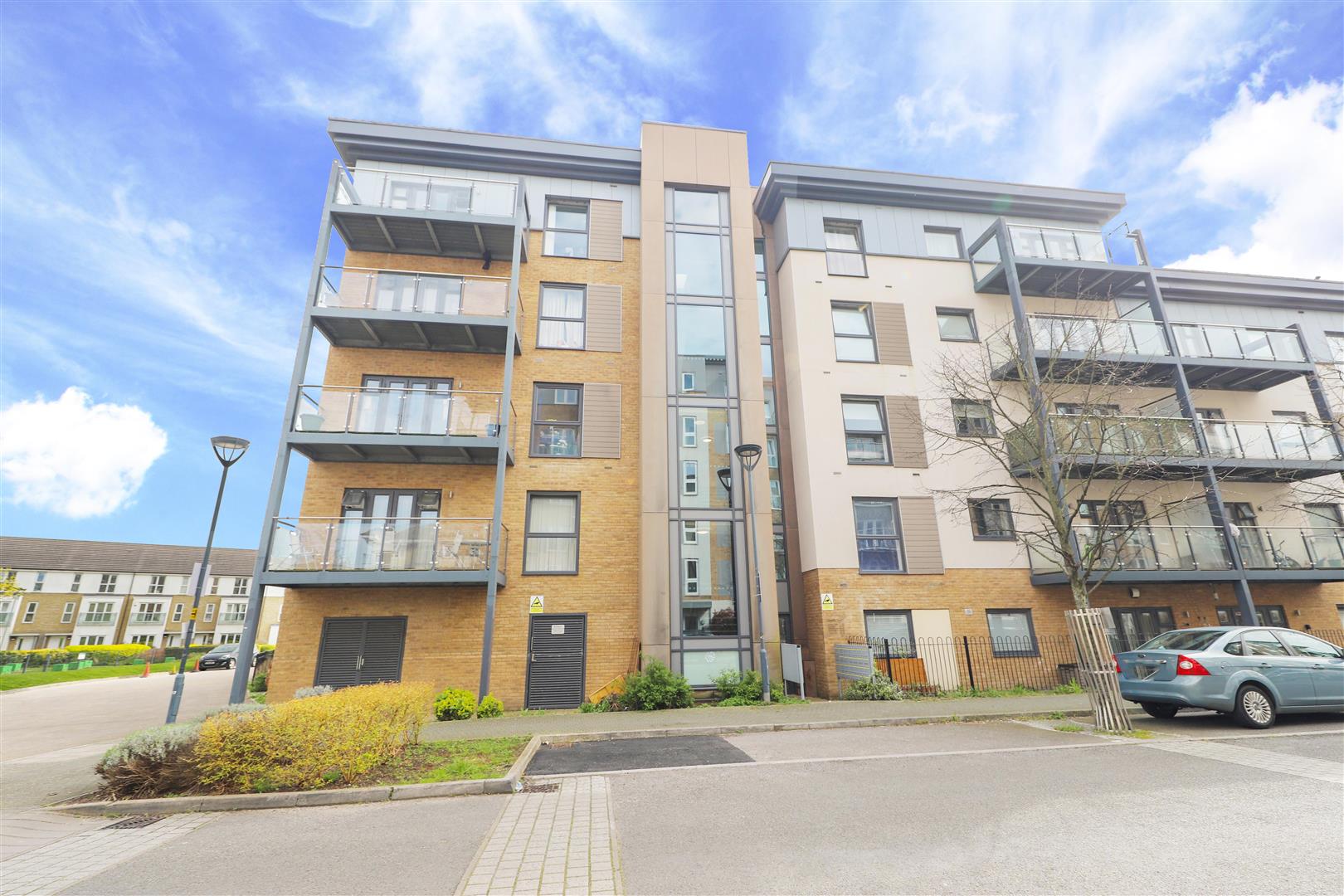 2 bedroom Apartment for sale in Clovelly Court, West Drayton Cameron