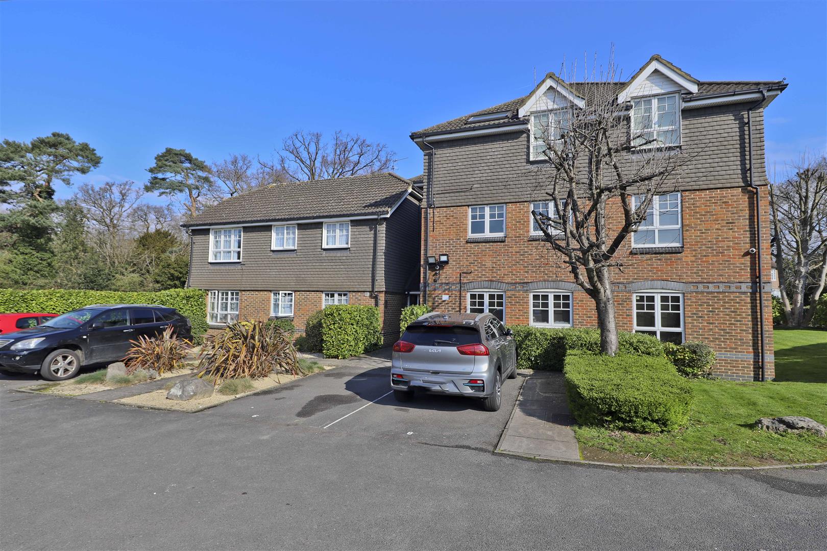 2 bedroom Apartment for sale in Colham Road, Uxbridge Cameron