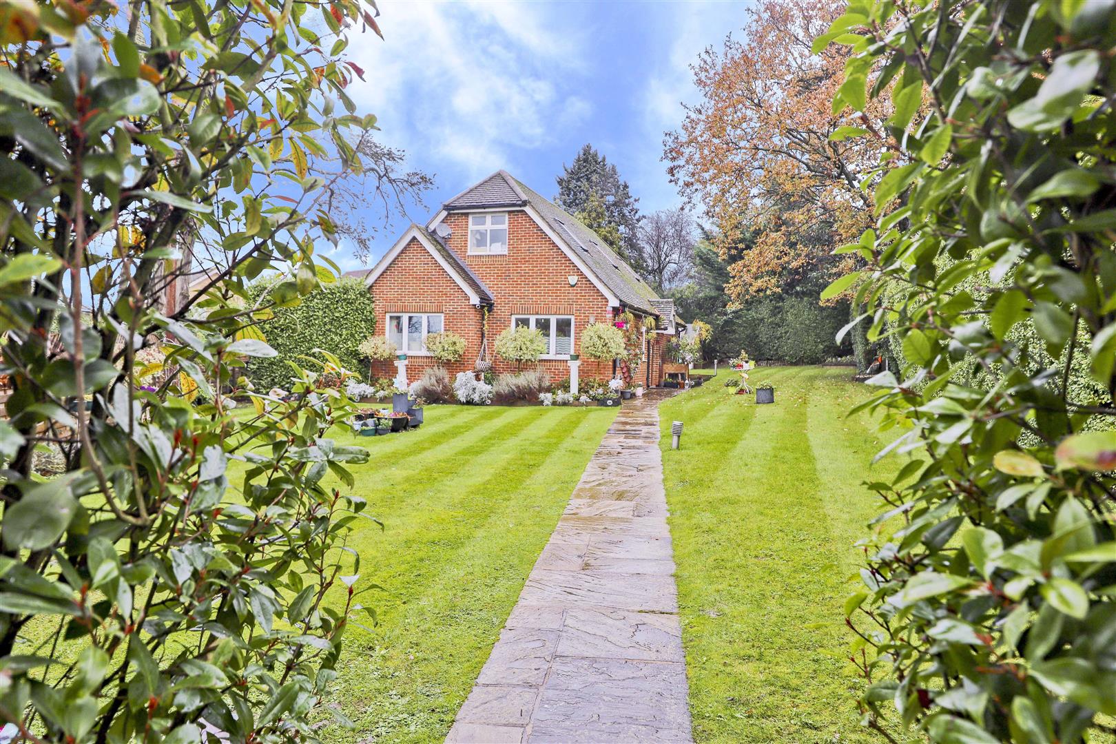 4 bedroom House Detached for sale in Cornwall Road, North Uxbridge