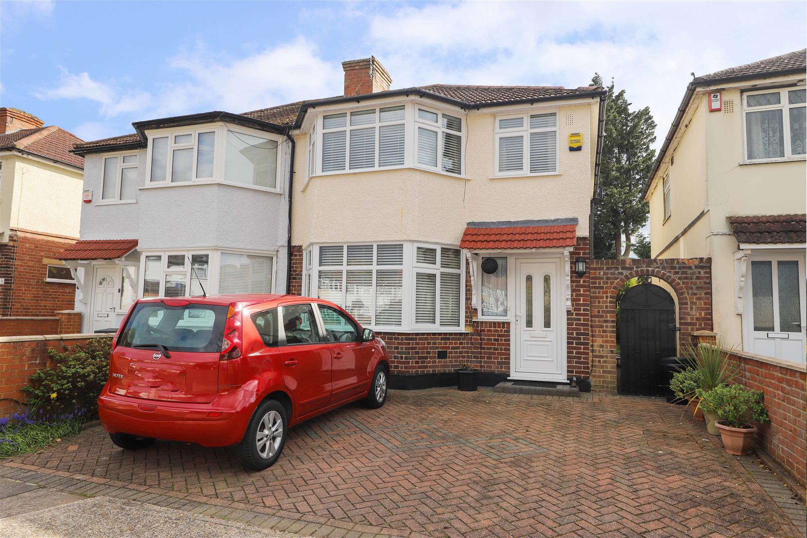 3 bedroom House for sale in Drayton Gardens, West Drayton Cameron