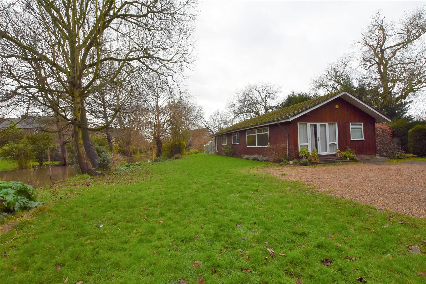 4 bedroom Bungalow Detached for sale in Frays Avenue, West Drayton