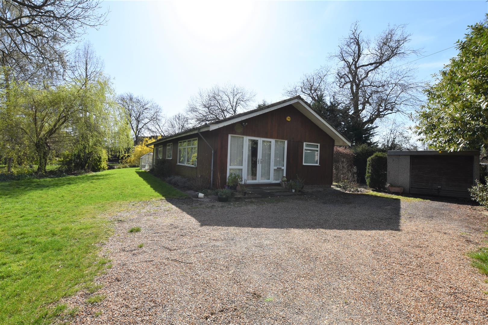 4 bedroom Bungalow Detached for sale in Frays Avenue, West Drayton
