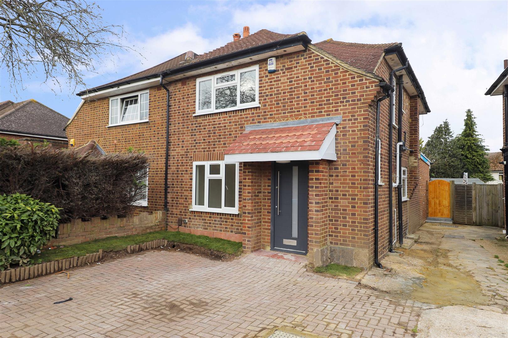 4 bedroom House SemiDetached for sale in New Peachey Lane, Cowley