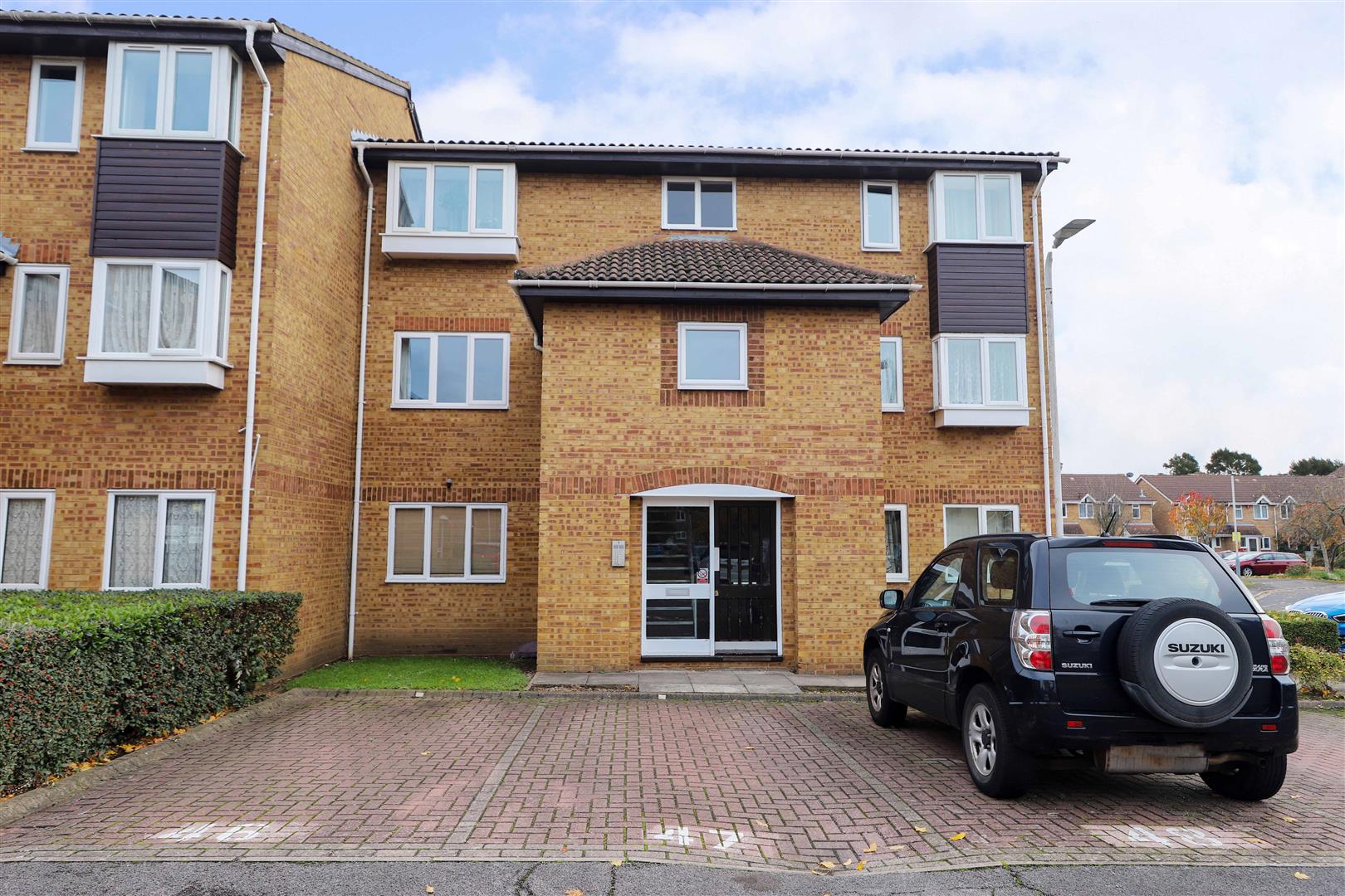 1 bedroom Apartment for sale in Rise, Yiewsley, West Drayton
