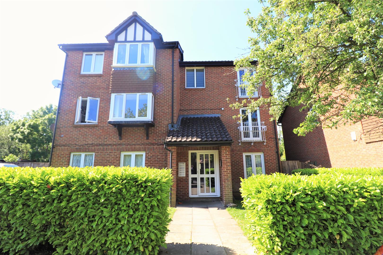 1 bedroom Flat/Apartment for sale in Rabournmead Drive, Northolt Cameron