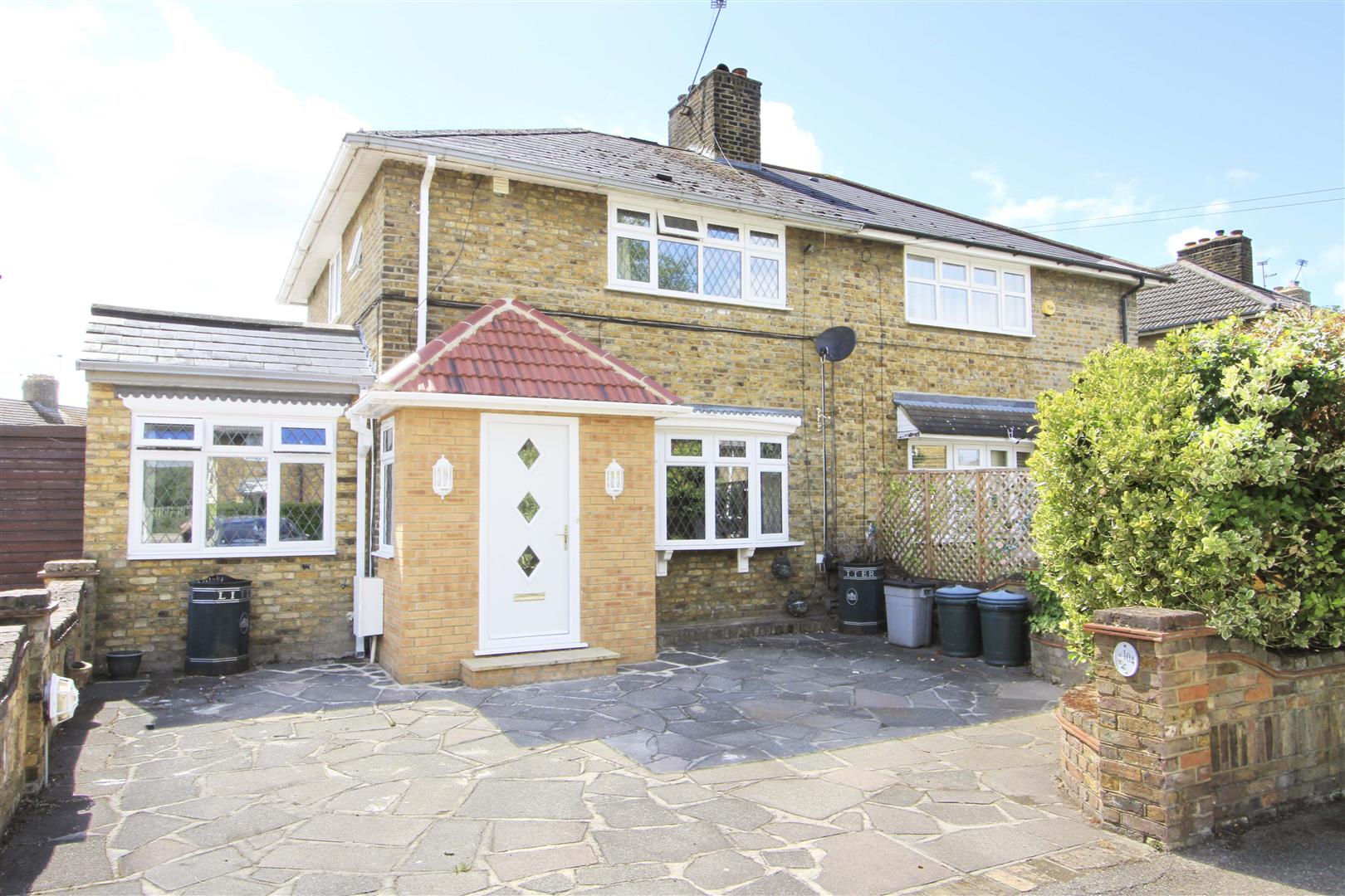 4 bedroom House for sale in Whitethorn Avenue, Yiewsley, West Drayton