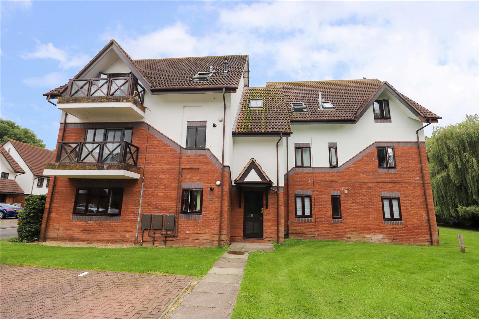 2 bedroom Flat/Apartment for sale in Wren Drive, West Drayton Cameron