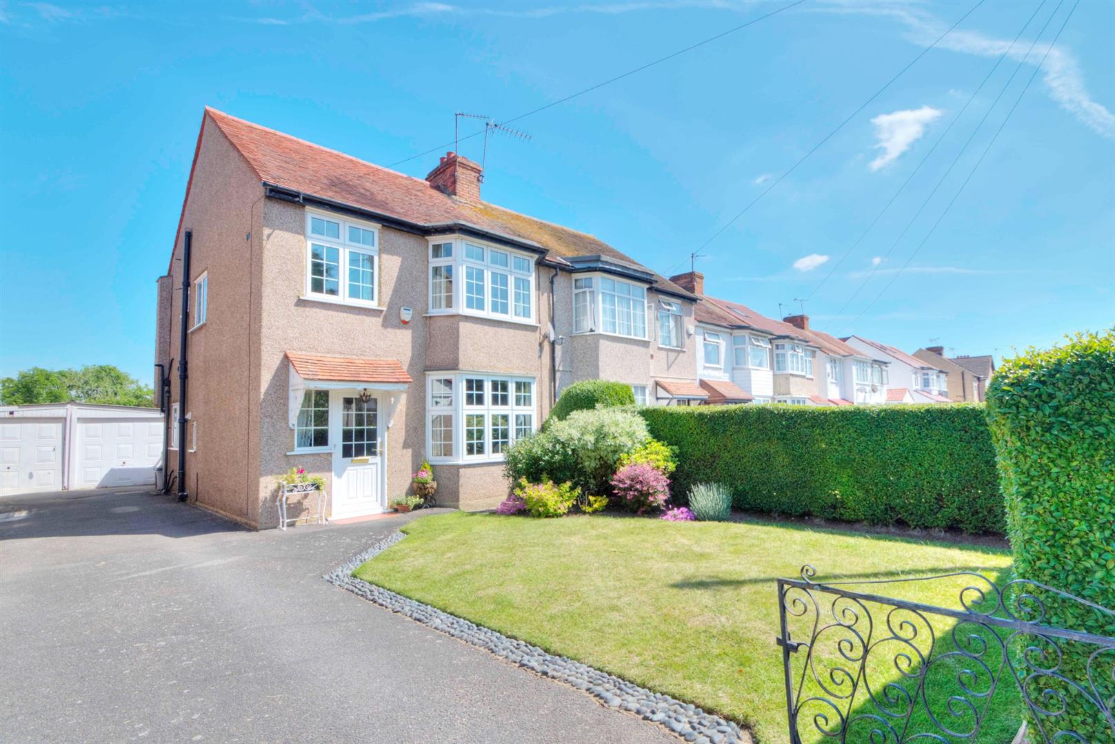 3 bedroom House SemiDetached for sale in Zealand Avenue