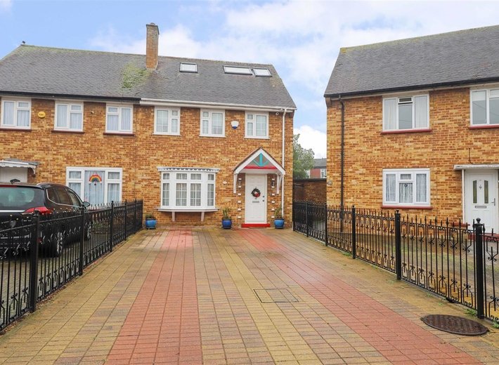 Houses for sale in Uxbridge Cameron